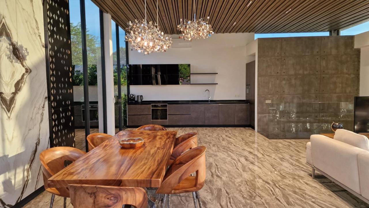 Villa Obsidian, With Staff, Sea View And Walk To Choeng Mon Beach Екстериор снимка